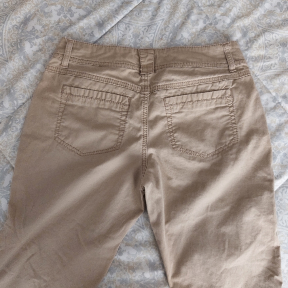 Women's Capri Pants, Khaki, Size 5/6 - Picture 2 of 12